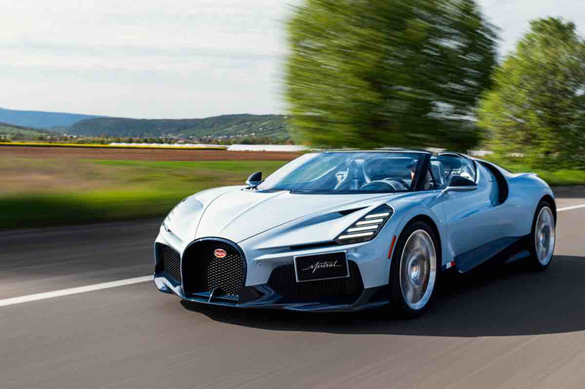 Bugatti W16 Mistral 2025...