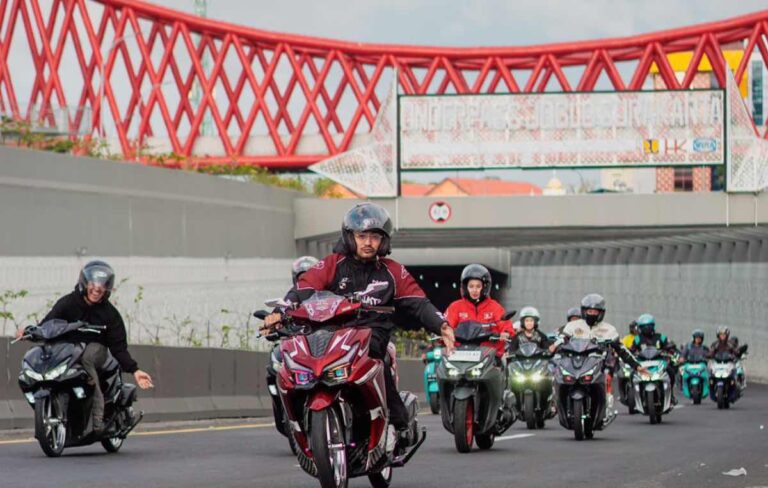 Nyore Bareng Aerox: Silaturahmi Pengguna Aerox & Aerox Alpha... 1 Nyore Bareng Aerox...