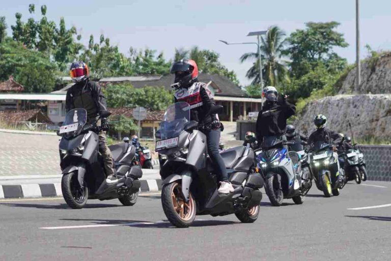 MAXi Tour Boemi Nusantara: Jelajah Jogja – Pacitan - Solo... 1 MAXi Tour Boemi Nusantara...